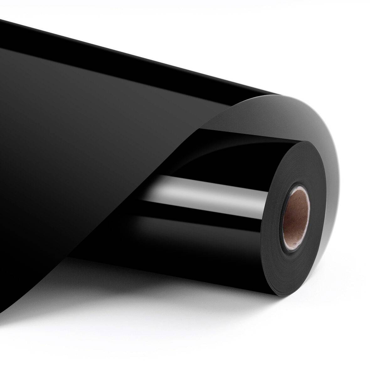 Schwarze Rolle aus Klebeband oder Vinyl-Folie, teilweise auf weißem Hintergrund abgerollt