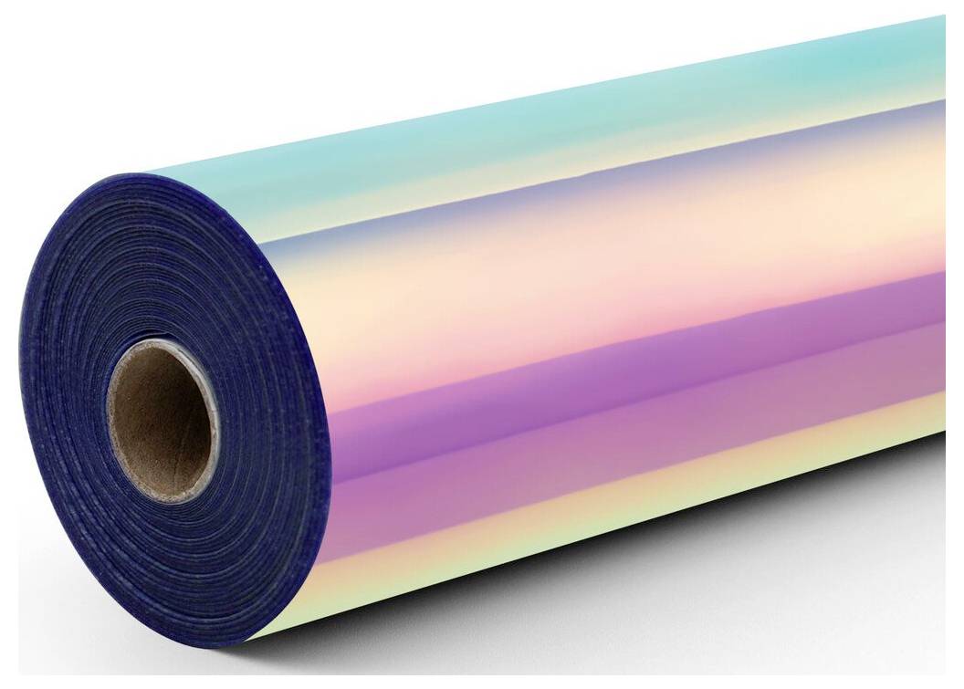 Aufgerollter holographischer Regenbogenfilm mit einem dunkelblauem Kern auf weißem Hintergrund.