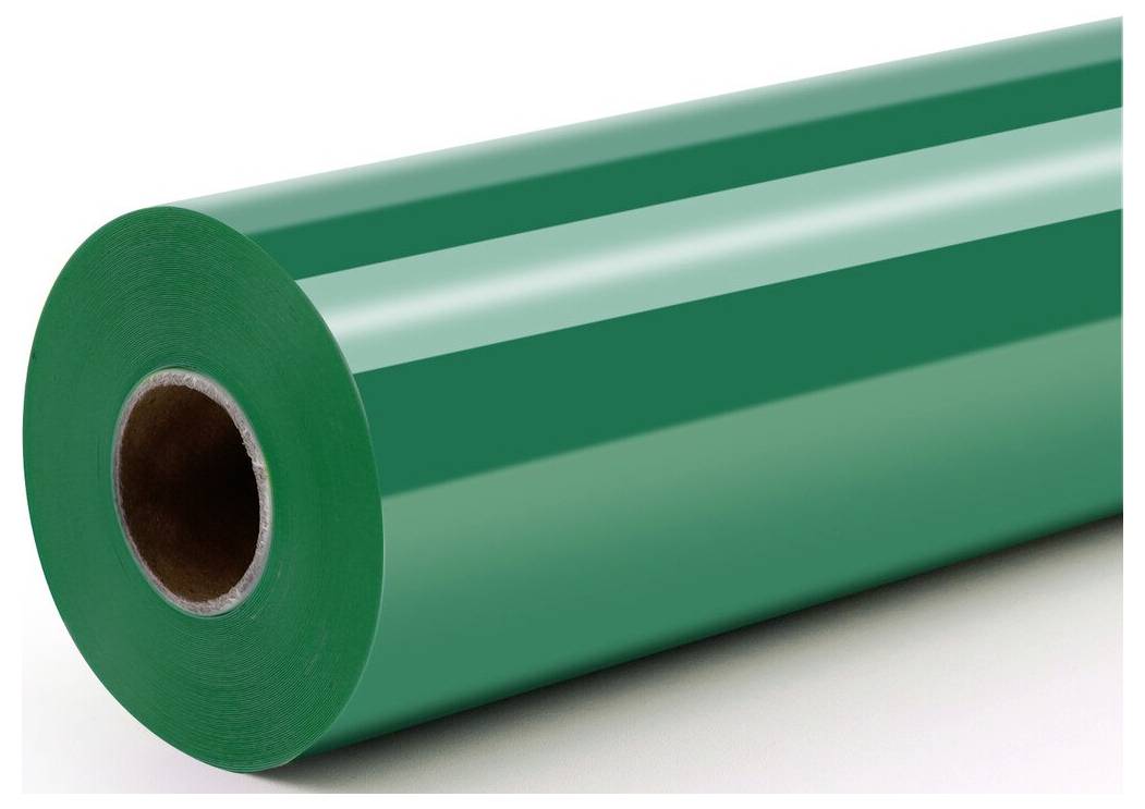 Grüne glänzende Rolle aus Vinylfolie oder Klebematerial mit hohlem Pappkern, vor weißem Hintergrund dargestellt.