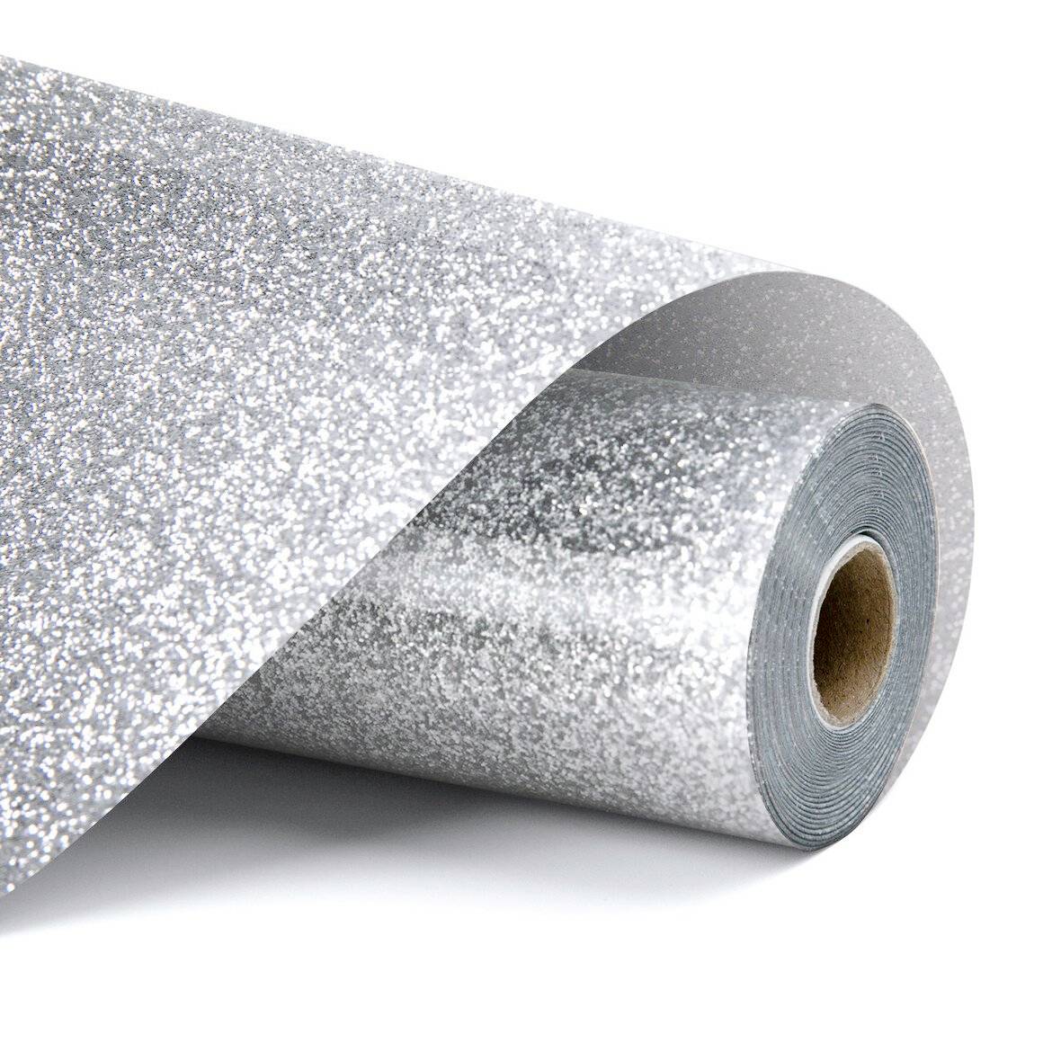 Eine Rolle silberner glitzerndes Klebeband oder Verpackungsfolie auf weißem Hintergrund.