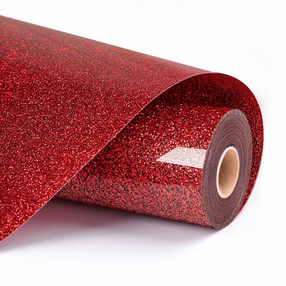 Gerolltes Blatt aus rotem glitzerndem Klebevinyls auf weißem Hintergrund.