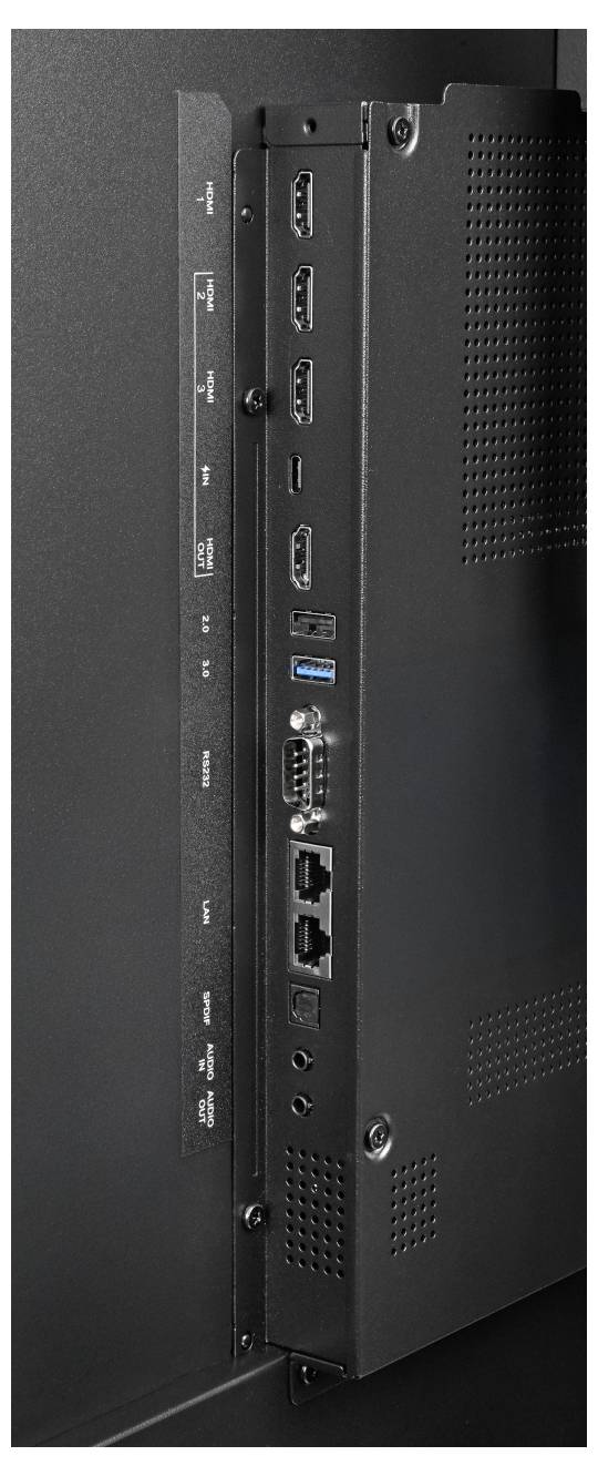 Nahaufnahme der Rückseite eines Monitors mit Ein- und Ausgabeanschlüssen, einschließlich HDMI, USB, Netzwerk-, Audio- und Stromverbindungen.