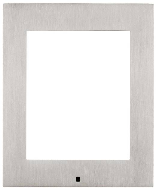 Gebürstete Metallwandplatte mit einer großen leeren rechteckigen Öffnung und einem kleinen quadratischen Indikator in der Mitte unten.