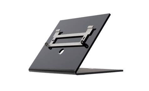 Schwarzer Laptop-Ständer von hinten betrachtet, mit einem beweglichen Metallstützarm und geneigter Basis auf weißem Hintergrund.