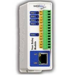 Weißes WebRelay-Relaismodul mit vier beschrifteten Relaisschaltern, Anschlussblöcken und einem Ethernet-Anschluss für netzwerkgesteuerte Ein-/Ausgänge.