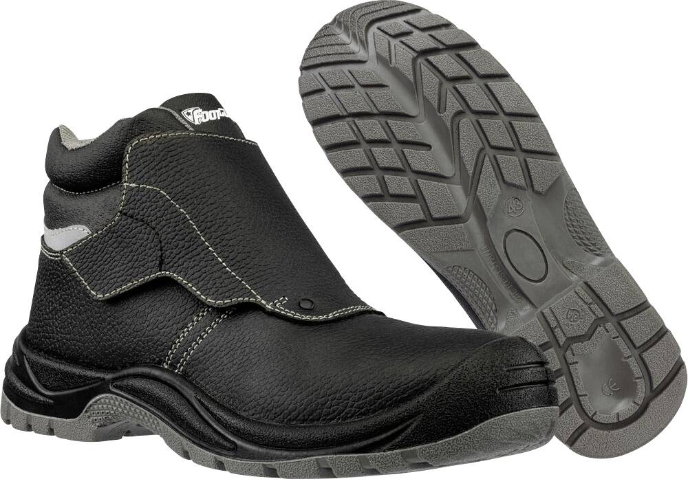 Schwarzer Arbeits-Sicherheitsstiefel mit rutschfester Sohle, von der Seite und von unten auf weißem Hintergrund gezeigt.