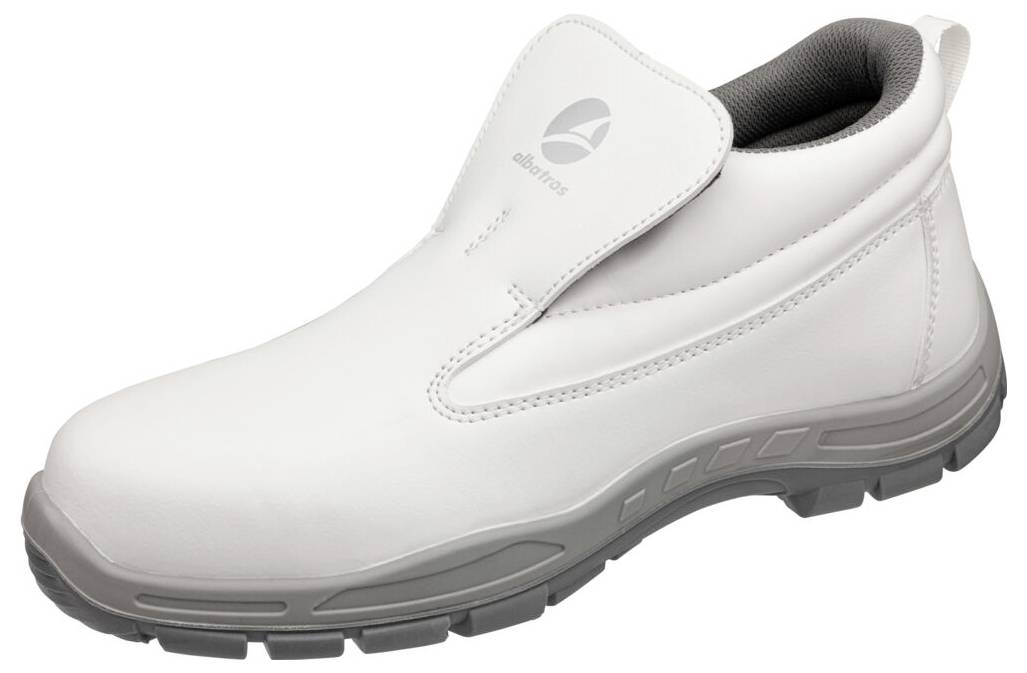 Weißer Slip-on-Arbeitsschuh mit grauer Sohle und gepolstertem Kragen, vor einfachem Hintergrund gezeigt.
