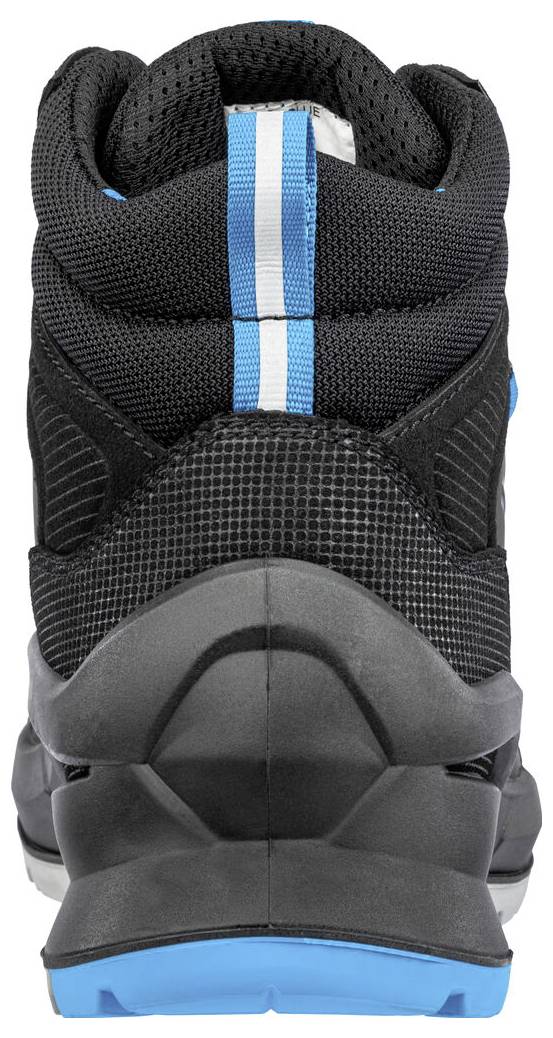 Rückansicht eines schwarzen High-Top-Sportschuhs mit blauen Akzenten und einer blauen Lasche an der Ferse.