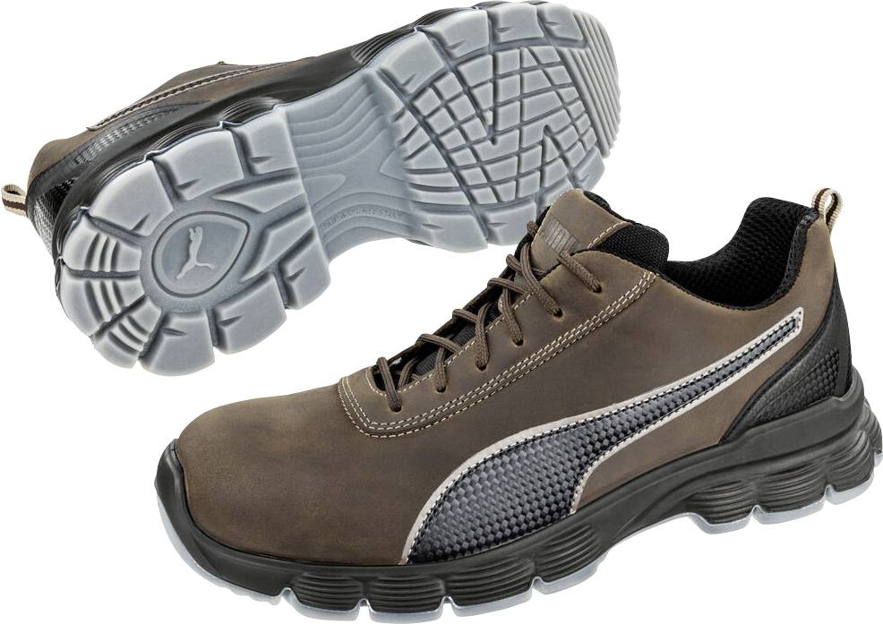 Braun niedriger Arbeitsschuh von der Seite und Sohle gezeigt, mit dicker schwarzer Profilsohle und grauem Puma-Logo-Streifen.