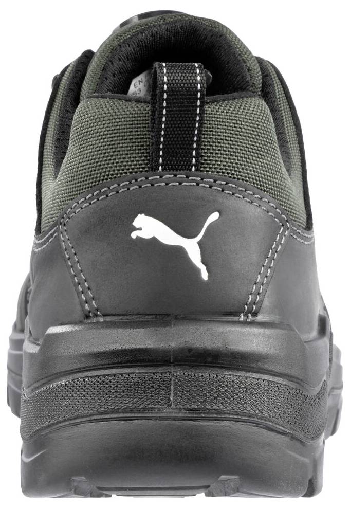 Rückansicht eines schwarzen und dunkelgrünen Puma-Sportschuhs mit dem Puma-Logo auf der Ferse.