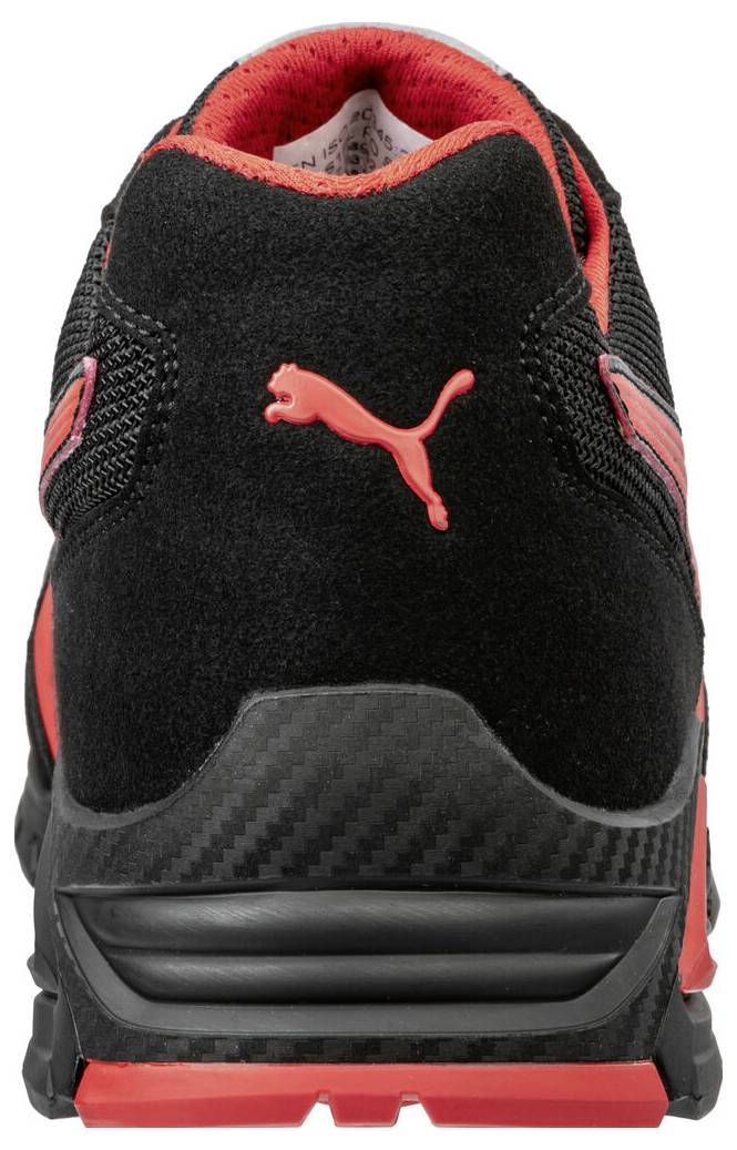 Rückansicht eines schwarzen und roten Puma-Sportschuhs mit dem Puma-Logo auf der Ferse und einer gepolsterten Sohle.