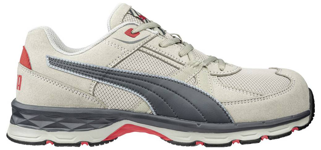 Beige Puma-Laufschuh in Seitenansicht mit dunkelgrauem Logo und roten Akzenten auf weißem Hintergrund.