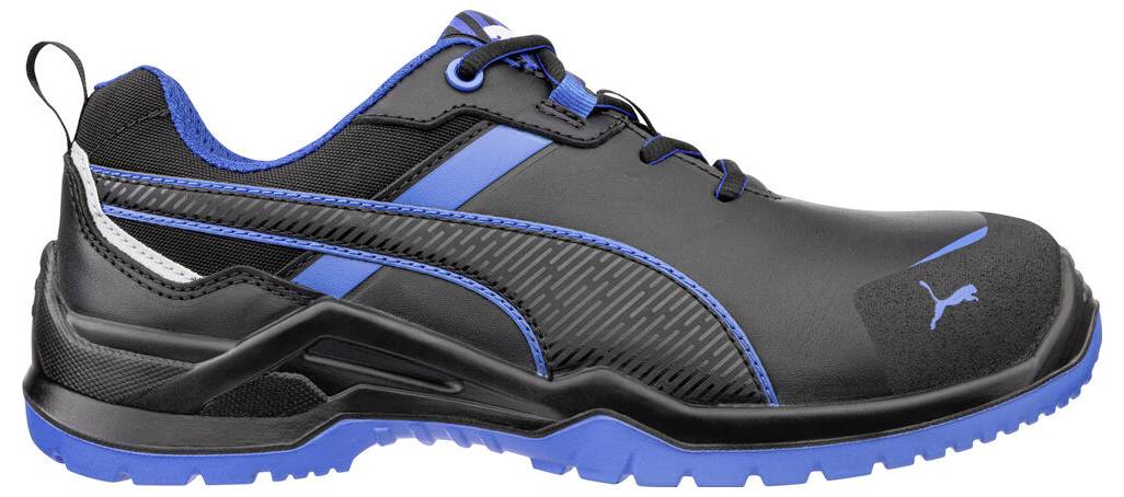 Schwarzer und blauer Puma-Arbeitsschuh mit athletischem Design, shown in Seitenansicht mit verstärkter Zehenkappe und robuster blauer Sohle auf weißem Hintergrund