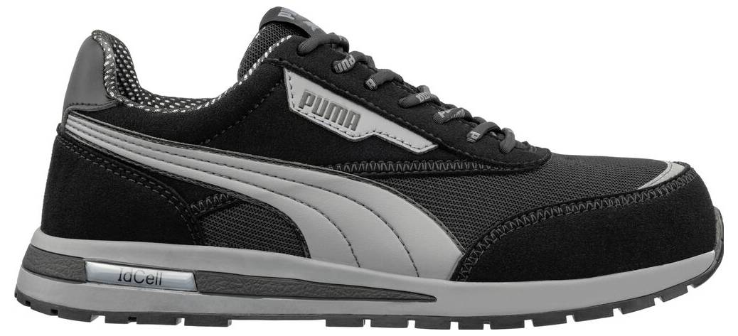Schwarzer und grauer Puma-Sportschuh in Seitenansicht auf weißem Hintergrund.