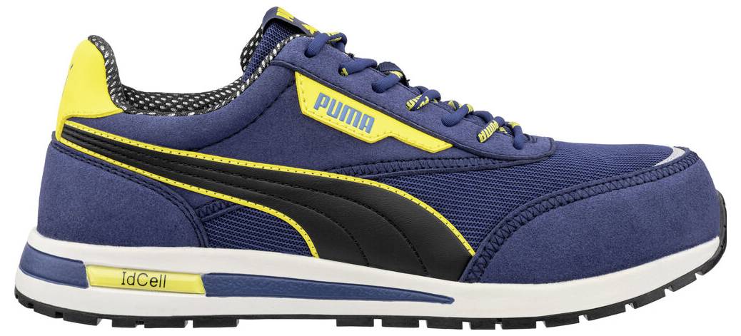 Seitenansicht eines dunkelblau Puma Sportschuhs mit gelben Akzenten und weißer Sohle auf weißem Hintergrund.