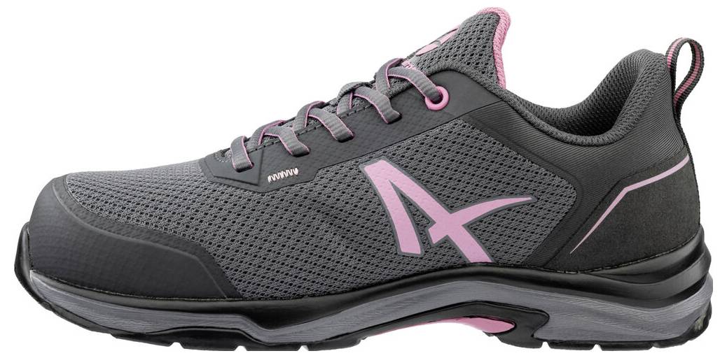 Graues und schwarzes Sportschuh mit rosa Akzenten, Seitenansicht auf weißem Hintergrund.