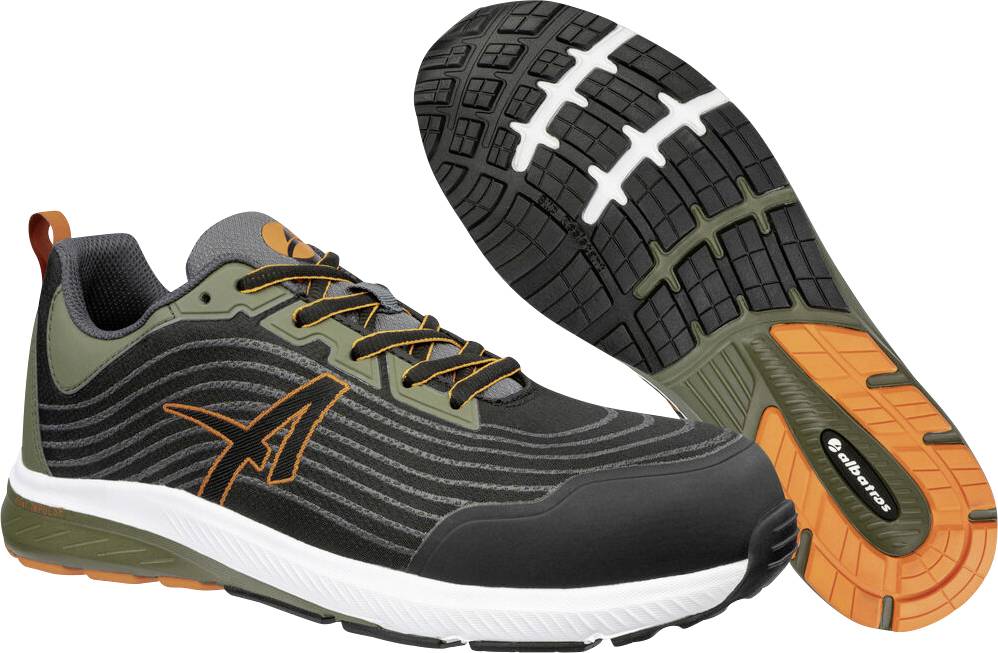 Schwarze und olivefarbene Sportlaufschuhe mit orangefarbenen Akzenten, dargestellt in Seiten- und Sohlenbereichen auf weißem Hintergrund.