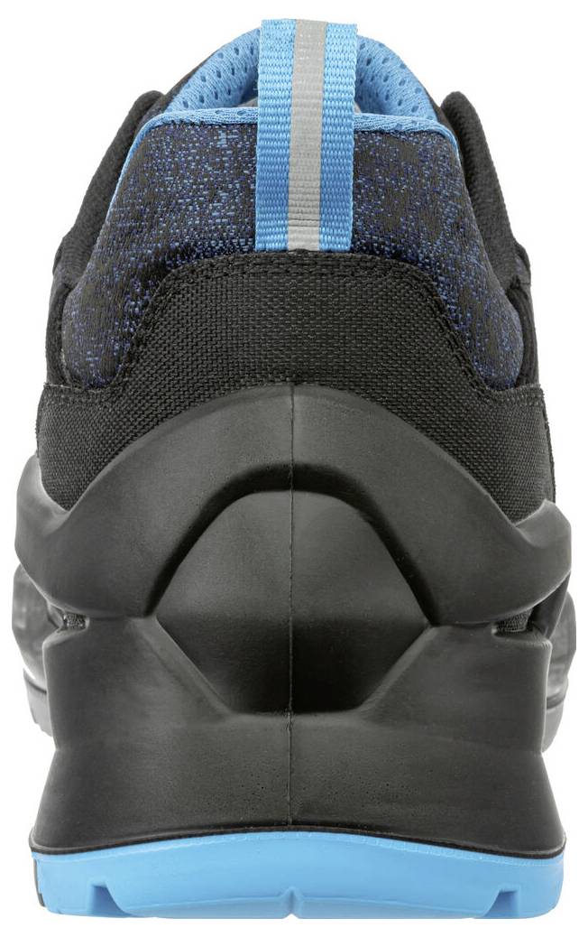 Rückansicht eines schwarz-blauen Sportschuhs mit dicker Sohle und leuchtend blauer Fersenakzent auf weißem Hintergrund.