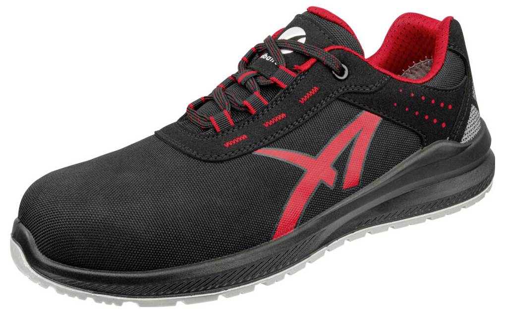 Schwarzer und roter Arbeitsschuh für Athleten, gezeigt auf weißem Hintergrund, mit verstärkter Zehenkappe, gepolsterter Sohle und Schnürverschluss-Design.