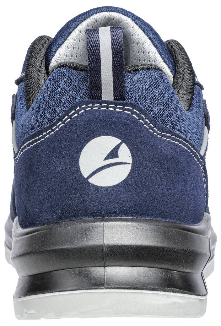 Rückansicht eines blauen Sportschuhs mit weißem Logo, schwarzer Sohle und grauem Mesh-Futter auf weißem Hintergrund.