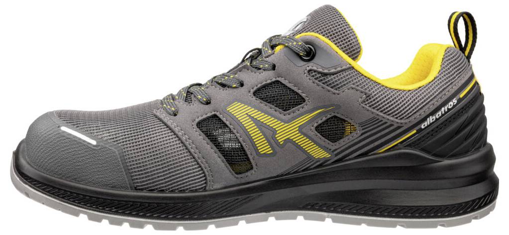 Graues und gelbes Athletik-Sicherheitsschuh mit verstärkter Zehenkappe, schwarzer Sohle und reflektierendem Seitenakzent, in Profilansicht auf weißem Hintergrund
