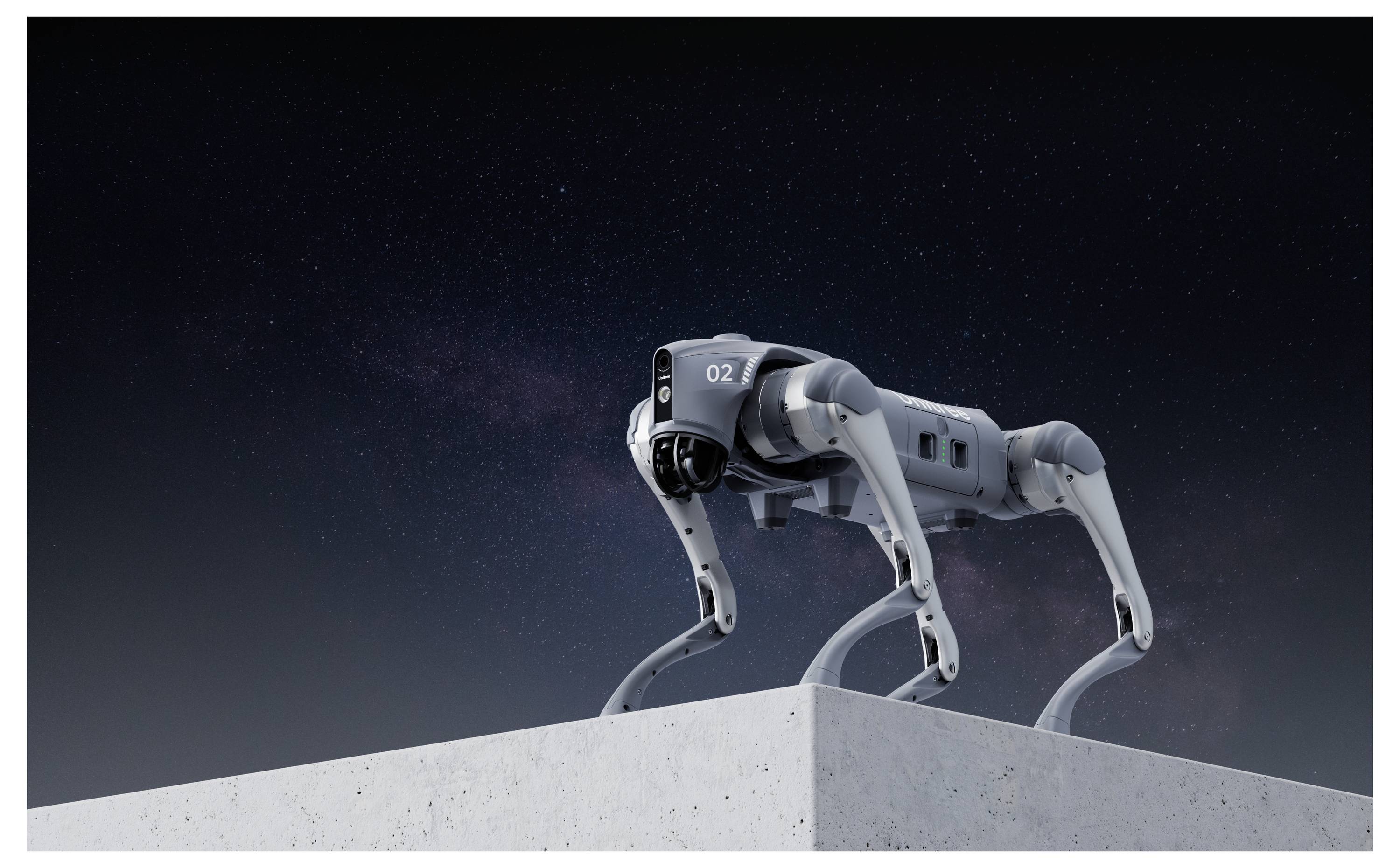 Vierbeiniger Roboterhund, der auf einem Betonsims gegen einen dunklen Himmel steht.