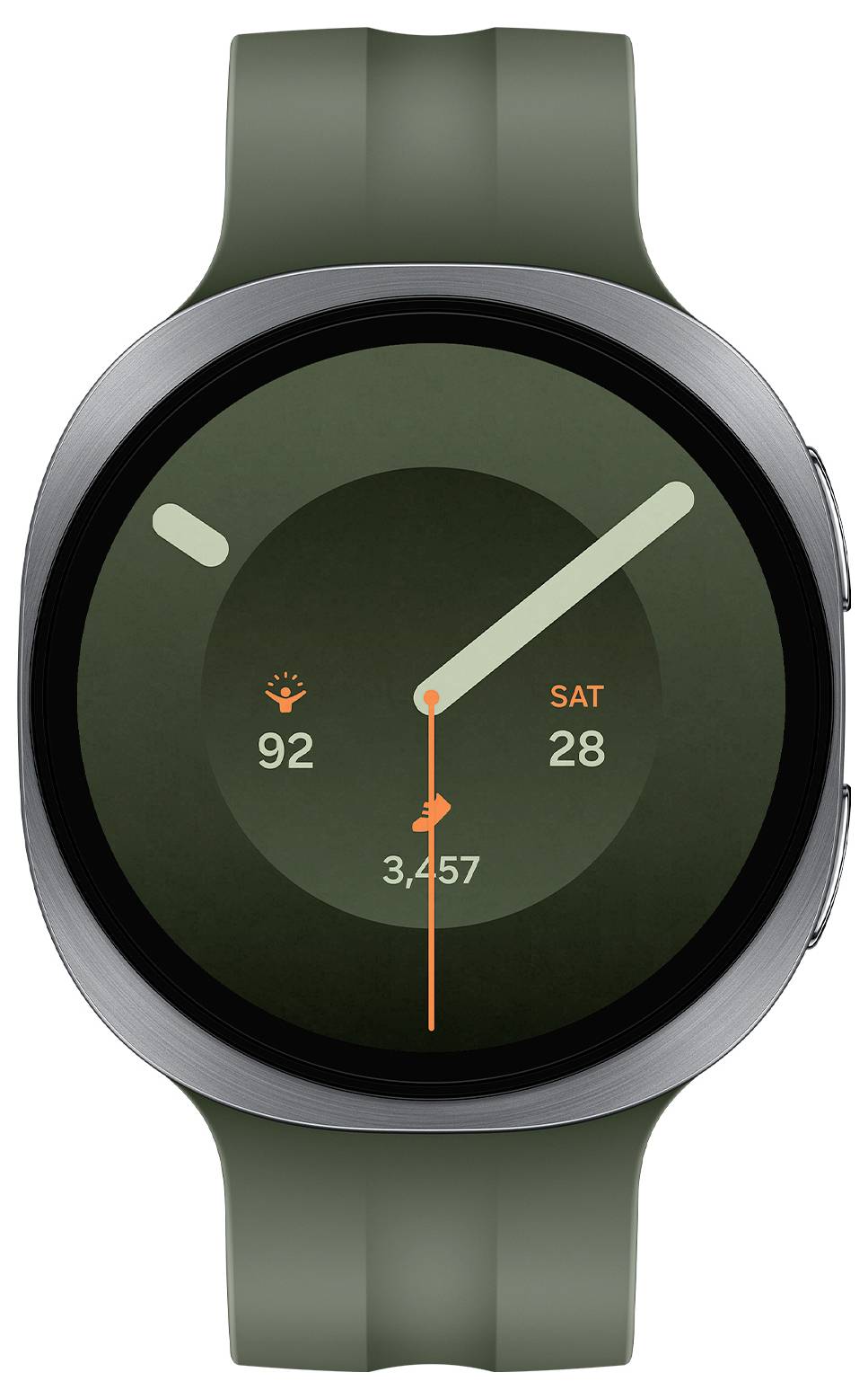 Smartwatch mit Zifferblatt im dunklen Analogstil, das die Zahlen 92, SAT 28 und 3.457 anzeigt, mit orangefarbenen und hellgrünen Zeigern auf einem olivefarbenen Armband.