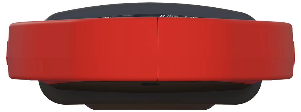 Vorderansicht eines rot-schwarzen VR-Headsets mit einem breiten roten Visierband und dunkler Basis auf weißem Hintergrund.