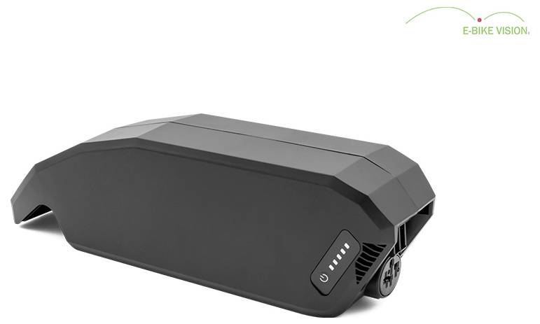 Schwarze Hartschalen-E-Bike Vision Batterie mit seitlicher Stromanzeige und Ladeanschluss, gezeigt auf weißem Hintergrund.