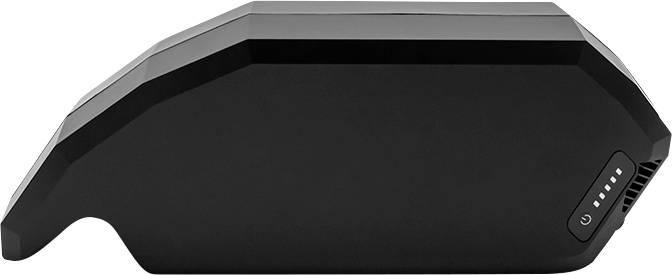 Schwarzes kantige elektronisches Gerät oder Gehäuse mit belüftetem Ende und kleinen Anzeigelampen auf der rechten Seite.