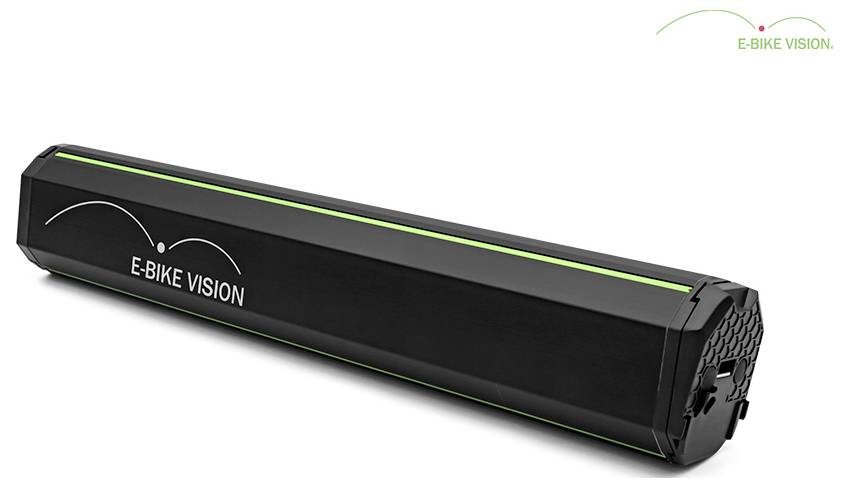 Schwarzes E-BIKE VISION Batteriepaket mit grünem Akzentstreifen, gezeigt in produktstylisierter Ansicht auf weißem Hintergrund.