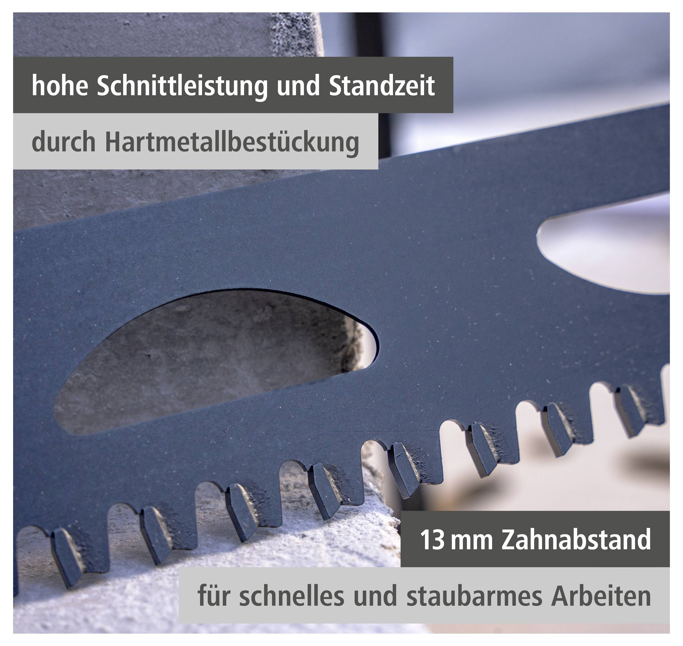 Nahaufnahme eines Sägeblatts, das Material schneidet, mit Hervorhebung von Hartmetallzähnen, 13-mm-Zahnabstand und Text, der hohe Schnittleistung und längere Lebensdauer verspricht.