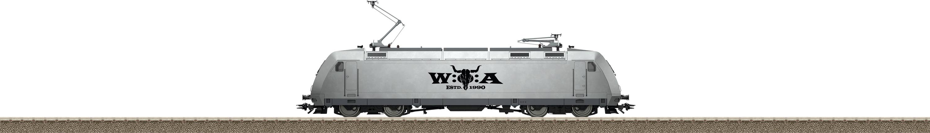 Eine graue WCTA-Lokomotive oder ein Güterwagen von der Seite auf Gleisen zu sehen, mit weißem Hintergrund.