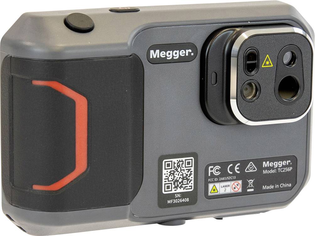 Megger TC256P Wärmekamera mit Linsenmodul, Anzeigefeld, QR-Code und Zertifizierungsetiketten auf einem grau-schwarzen Gehäuse.