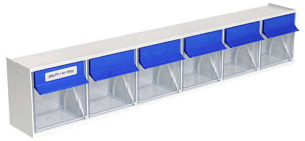Wandmontierter durchsichtiger Kunststoff-Aufbewahrungsorganizer mit fünf kleinen Behältern und blauen Deckeln, beschriftet mit „sortit / 47 mm