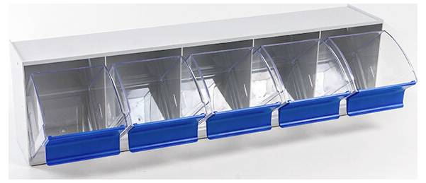 Transparente wandmontierte Behälterorganizer mit fünf blauflächigen Fächern und klappbaren durchsichtigen Deckeln zur Aufbewahrung kleiner Gegenstände.