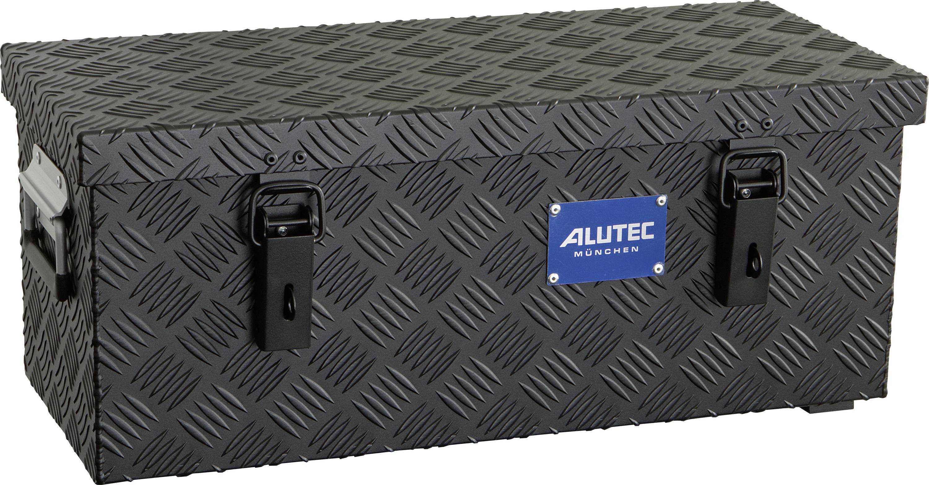 Schwarze Riffelblech-Metalllagerkiste mit zwei vorderen Verschlüssen und einem blauen Logo-Schild 