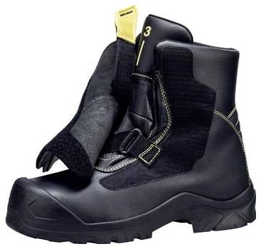 Schwarzer isolierter Sicherheitsstiefel mit gelbem Zuglasche und Seitenriemen, in Profilansicht auf weißem Hintergrund.