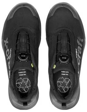 Paar schwarzer Sportschuhe von oben betrachtet, mit „Craft