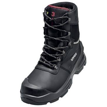 Schwarzer hoher Arbeitsstiefel mit Schnürsenkeln und Schutzkappe an der Ferse, gezeigt auf weißem Hintergrund.