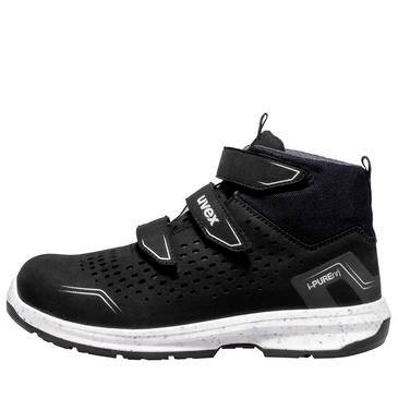 Schwarzer hochgeschnittener Sportschuh mit Klettverschlüssen und weißer Sohle, in Seitenansicht auf weißem Hintergrund dargestellt.