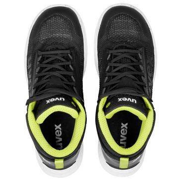 Paar schwarze und neon-gelbe Sportlaufschuhe von oben auf weißem Hintergrund betrachtet, mit sichtbarem V- und uvex-Branding.