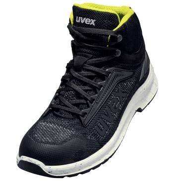 Schwarzer hoher UVEX Arbeitsschuh mit neongelber Kante und weißer Sohle, dargestellt auf einem einfachen weißen Hintergrund.