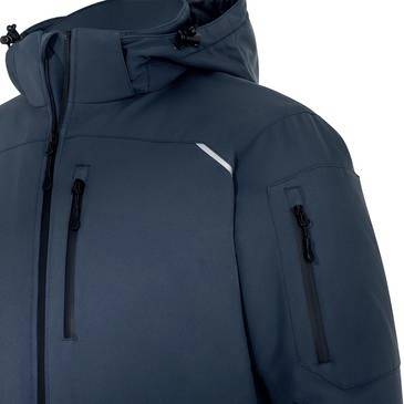 Nahaufnahme einer dunkelblau Jacke mit Kapuze und Frontreißverschluss, Reißverschlusstaschen an der Brust und den Ärmeln sowie einem reflektierenden Schulterkennzeichen.