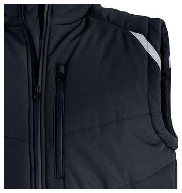 Nahaufnahme einer schwarzen Jacke oder Weste mit Reißverschluss, hohem Kragen und reflektierendem Schulterelement.