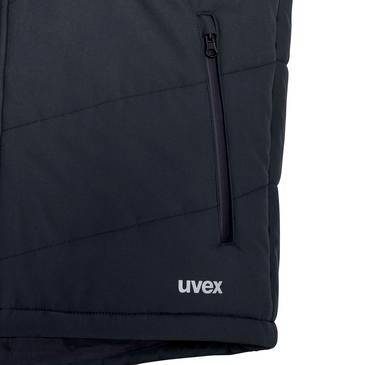 Nahaufnahme eines schwarzen Uvex-Jackenpaneels mit einer vertikal verlaufenden Reißverschlusstasche und dem 