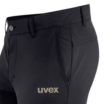 Nahaufnahme schwarzer Uvex-Hose mit Gürtelschlaufen und Seitentaschen, die das Markenlogo auf dem Oberschenkel zeigt.