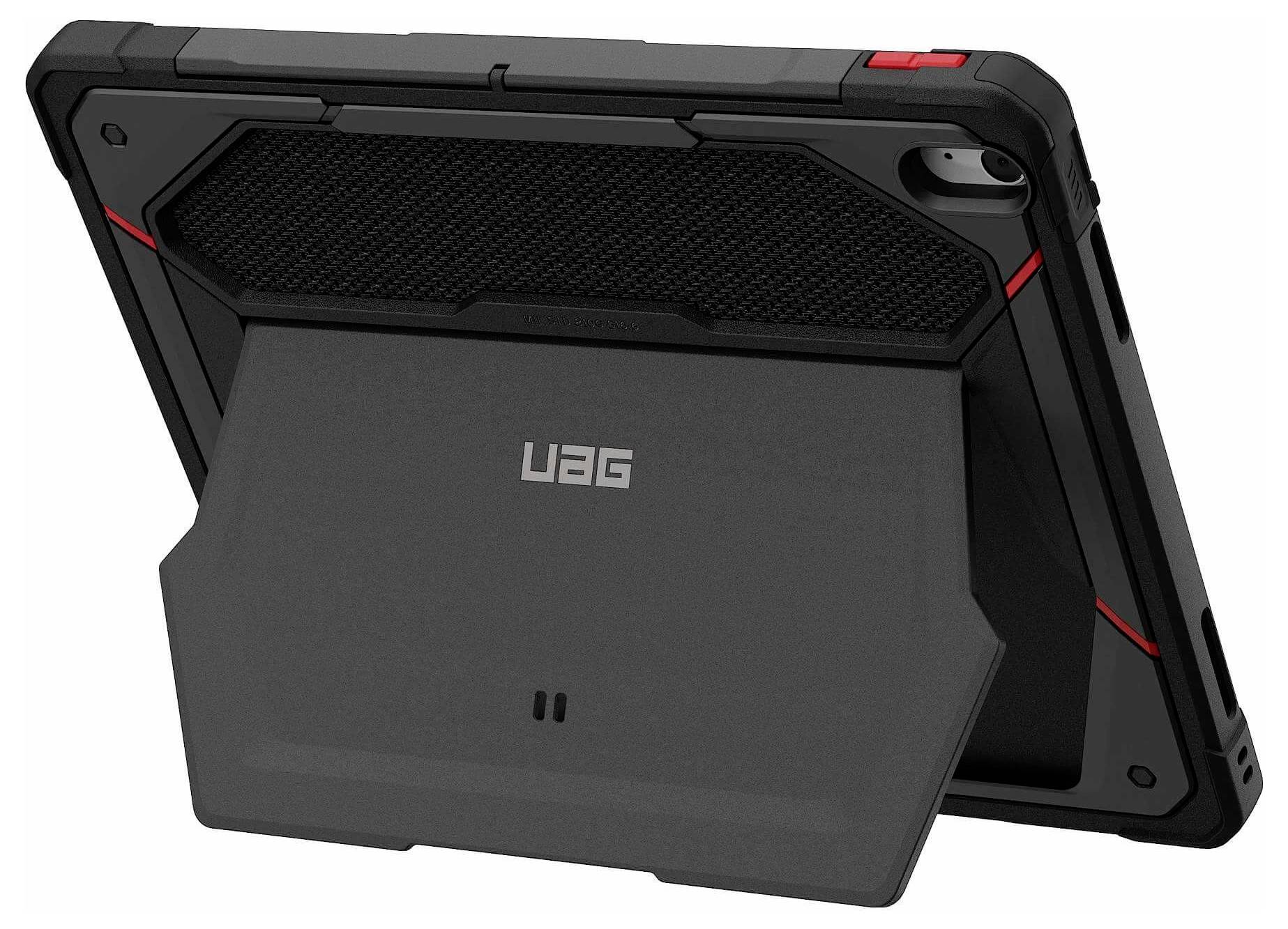 Schwarze robuste Tablet-Schutzhülle mit integriertem Ständer, teilweise geöffnet und von hinten fotografiert.