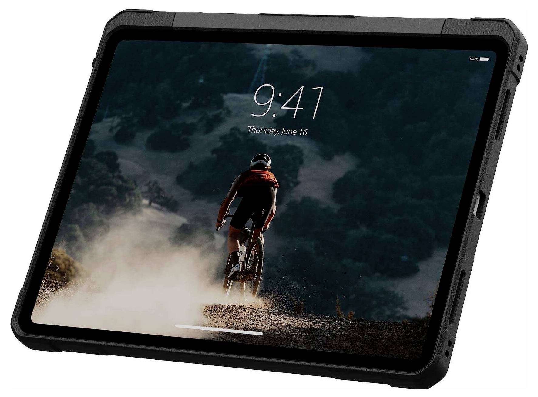 Robustes schwarzes Tablet, das einen Radfahrer zeigt, der auf einem Feldweg springt, mit der Uhrzeit 9:41 und dem Datum Donnerstag, 16. Juni auf dem Bildschirm.