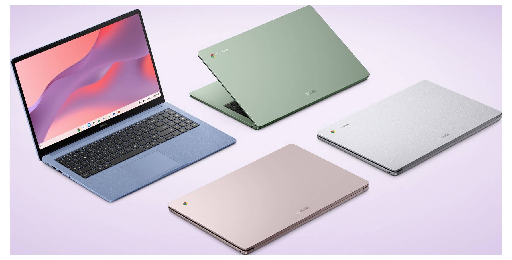 Vier schlanke Laptops offen und geschlossen in Blau, Grün, Silber und Rosa auf hellviolettem Hintergrund angezeigt.